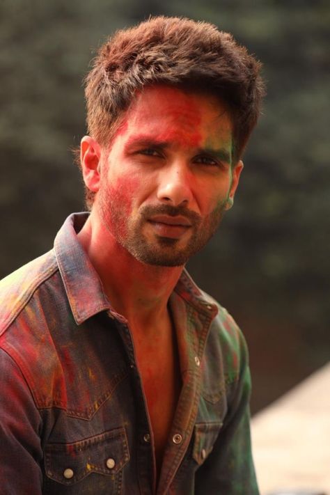 Kabir Singh, Autumn Photoshoot, Sing Movie, Shiva Parvati, Beard Style, Motivational Images, From Movie, Galaxy Pictures, Shahid Kapoor