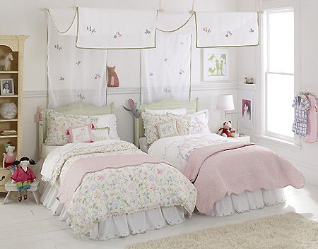 sisters Princess Bedroom Set, Stylish Kids Room, White Kids Room, Fantasy Bedroom, Princess Bedroom, Kids Bedding Sets, Princess Room, Girl Beds, Childrens Beds