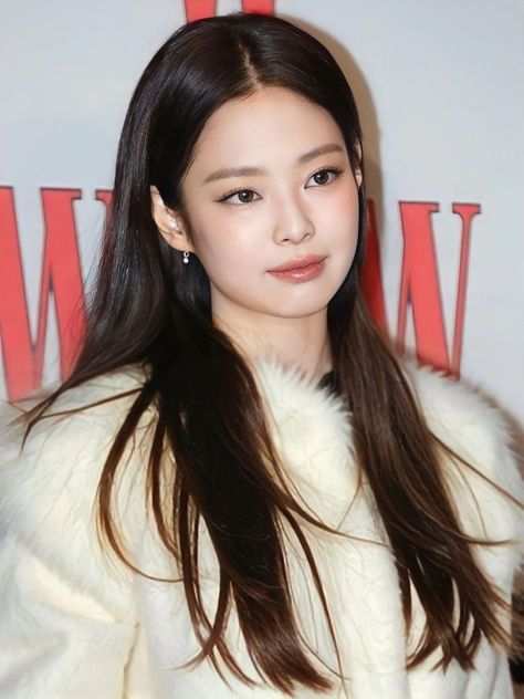 Braids With Extensions, Jennie Kim Blackpink, Blackpink Photos, Blackpink Fashion, Blackpink Jennie, Aesthetic Girl, Maquillaje De Ojos, Makeup Inspiration, Korean Girl