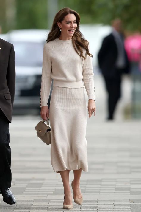 Kate Middleton Just Wore a Knitted Skirt Set From Sézane | Who What Wear Knit Set Outfit, Knitted Skirt Set, Moda Kate Middleton, Kate Middleton Skirt, Knit Skirt Outfit, Trent University, Skirt Set Outfit, Nottingham Trent University, French Outfit