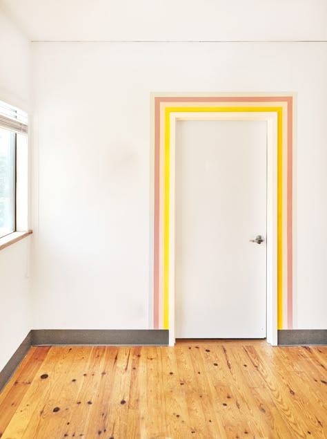 Color for commitment-phobes. Suite Decor, Painted Door, غرفة ملابس, Hus Inspiration, Painting Inspo, Painted Wall, घर की सजावट, Painted Doors, Door Frame