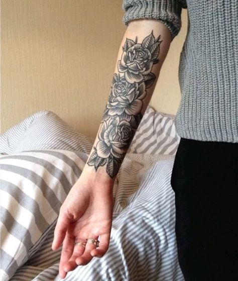 Forearm Tattoo Girl, Tatuaje Cover Up, 27 Tattoo, Rose Tattoo Forearm, Rose Tattoo On Arm, Body Tattoo Design, Forearm Flower Tattoo, Rose Flower Tattoos, Girl Arm Tattoos