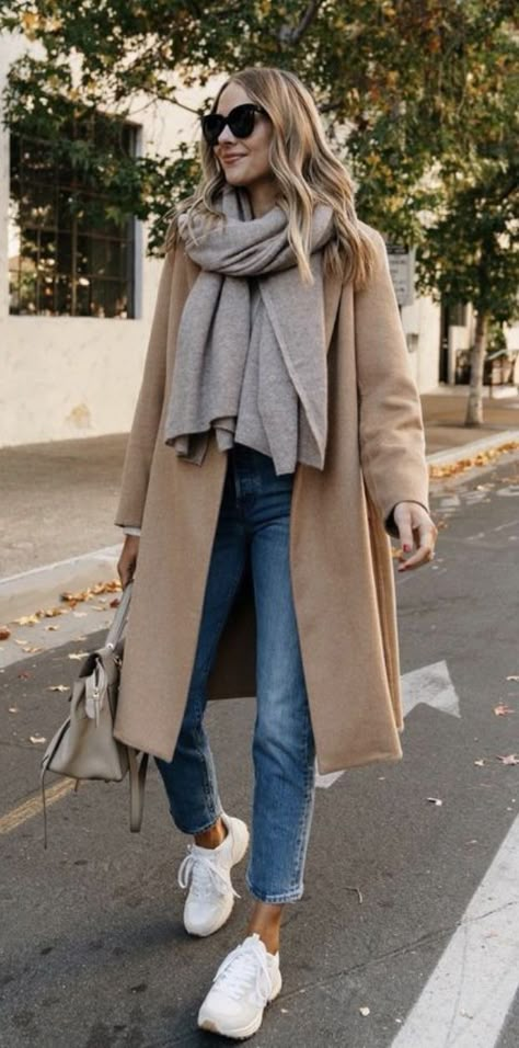 Scarf Outfit Fall, Wool Coat Outfit, Camel Coat Outfit, City Break Outfit, Trainers Outfit, Throwing Fits, Campaign Manager, Wool Winter Coat, Thanksgiving Outfits