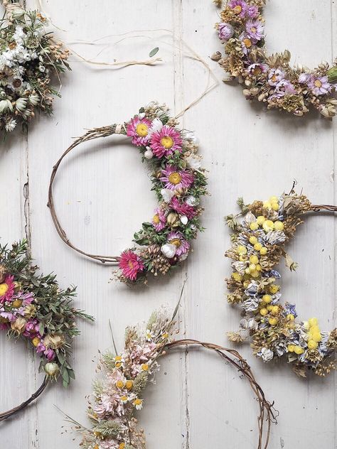 My create in spring entry Mini Wreath Diy, Mini Wreath, Wreaths For Sale, Flower Artists, Dried Flower Wreaths, Mini Wreaths, Diy Spring, Wreath Diy, Spring Diy