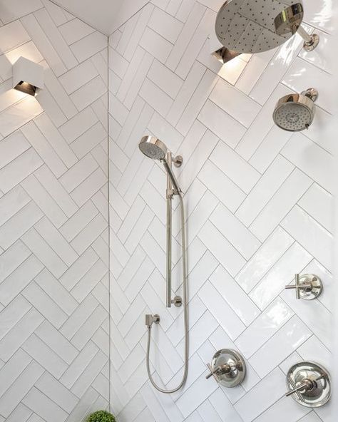 Clearcut Construction, Inc. | Custom Kitchens and Baths on Instagram: "Let’s talk about this double-stacked herringbone tile… Subway tile is clean and classic, but sometimes it can be one-dimensional and plain. In the Ortin Lane bathroom, we needed to add some more interest. That’s where this idea came to life! We chose a slightly handmade-looking tile (Santa Monica from @tilebar) and laid it in a double-stacked herringbone pattern. This tile not only goes behind the tub, but also along t Double Herringbone Tile, Herringbone Tile Pattern, Geometric Tile Pattern, Herringbone Wall, Bathroom Tile Ideas, Modern Tiles, Herringbone Tile, Subway Tiles, Custom Kitchens