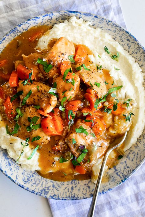 Chicken Thigh Stew, Bison Stew, Easy Chicken Stew, Simple Delicious Recipes, Dutch Oven Chicken, Stew And Dumplings, Simple Family Meals, Stew Chicken Recipe, Stewed Potatoes