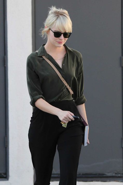 Emma Stone Street Style, Emma Stone Outfit, Emma Stone Style, Wardrobe Wishlist, Celebrity Street Style, Elle Fanning, Emma Stone, Classic Outfits, Fashion Books