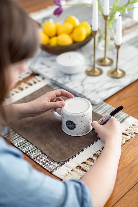 How To Make DIY Leather Coasters For Free | dreamgreendiy.com Leather Coozie Diy, Faux Leather Bookmark Cricut Diy, Leather Coasters Diy, Coaster Leather, Leather Keychain Diy, Diy Coaster, Coasters Diy, Green Diy, Diy Leather Projects