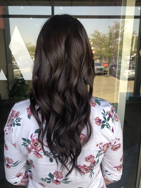 Shades Formulas, Cool Brown Hair, Curling Wand, Peinados Fáciles Para Cabello Corto, Wand Curls, Brown Hair Colors, Chocolate Brown, Brown Hair, Hair Hair