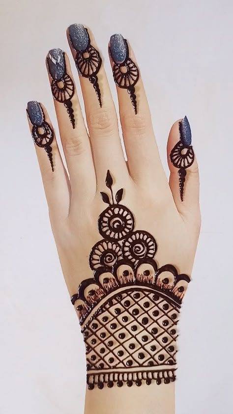 Full Hand Mehndi Designs Easy, Mehndi Design Back Side, Hand Mehndi Designs Easy, Simple Full Hand Mehndi, Mehandi Ke Design, Mehandi Design Easy, Traditional Henna Designs, Henna Designs Back, Mehandi Designs Easy