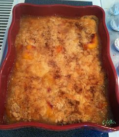 Estelle's: SOUTHERN PEACH COBBLER WITH SUGAR COOKIE CRUST Cobbler For A Crowd, Cheesecake Whip, Ice Cream Peach, Cookie Crust Recipe, Good Peach Cobbler Recipe, Fruit Sugar Cookies, Restaurant Desserts, Best Peach Cobbler, Southern Peach Cobbler