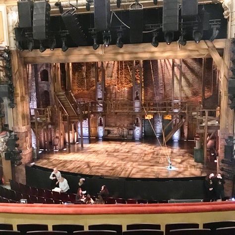 Hamilton Set Design, Broadway Aesthetic, Victoria Palace Theatre, Scene Reference, Art Deco Theater, Theatre Diy, Thought Pictures, Theatre Interior, Theatre London