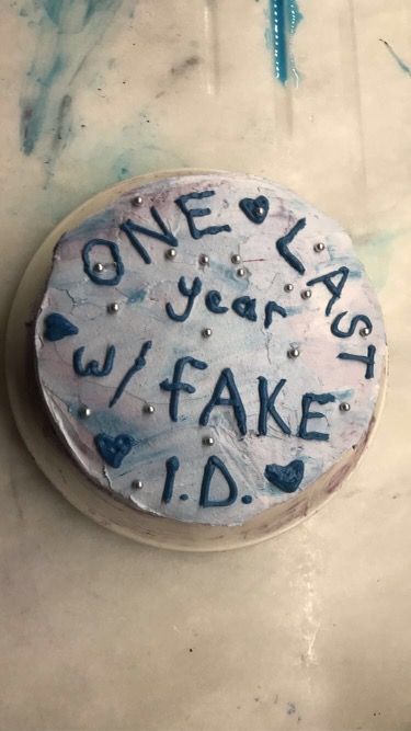 17 Bday Cake Aesthetic, Bday Cake Writing, 17 Cake Aesthetic, 17 Birthday Cake Aesthetic, 17 Aesthetic Birthday, Funny 17 Birthday Cake, Sweet Seventeen Birthday Cake, Birthday Cake 17th Birthday Girl, B Day Cake Aesthetic