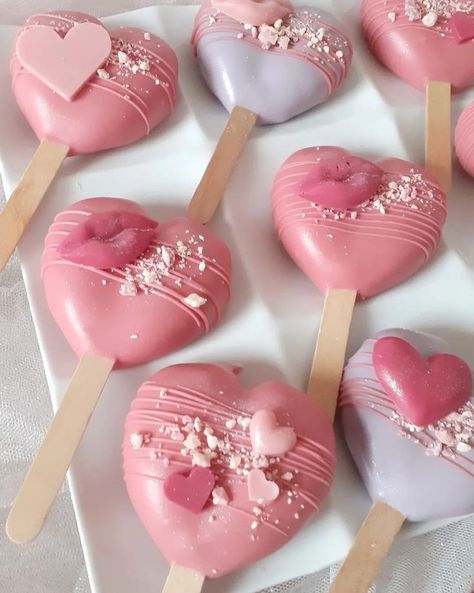 Magnum Cake, Heart Cake Pops, Chocolate San Valentin, Pastel Desserts, Valentine Cake Pop, Cake Pop Designs, Valentines Baking, Cake Pop Decorating, Cute Christmas Cookies