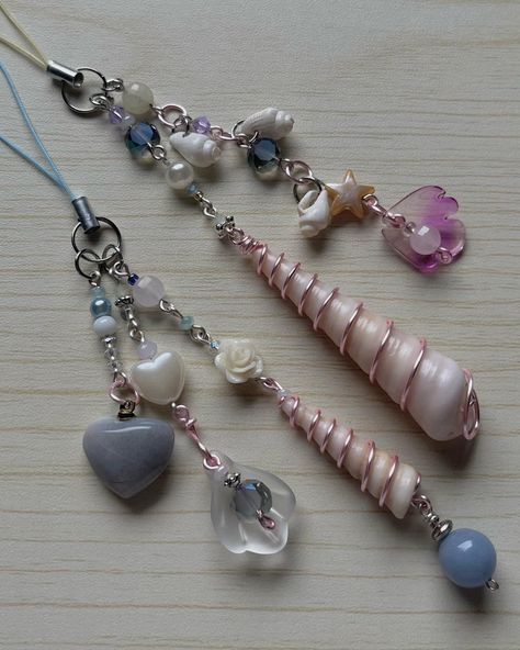 Sea Charms, Water Mermaid, Taxidermy Jewelry, Asthetic Pics, Diy Beaded Rings, Keychain Phone, Keychain Ideas, Diy Bracelets Patterns, Bracelets Patterns