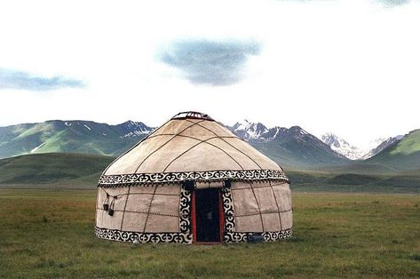 Yurt Camping, Yurt Home, Modern Log Cabins, Yurt Living, Off Grid Living, Eco Friendly House, Yurt, Survival Skills, My Dream Home