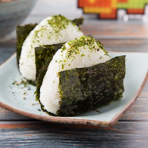 Miso Beef Onigiri Rice Triangles Onigiri, Beef Onigiri, Tuna Mayo Onigiri Recipe, Onigiri Recipes, Miso Beef, Onigiri Recipe, Onigiri Rice, Zelda Game, Food Network Canada