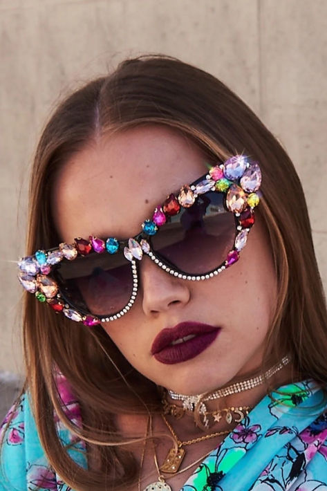 Each pair is one-of-a-kind and as unique as you are.  As if it couldn't  get anymore fabulous, these Funnies are complete with a removable neck chain strap with pearl embellishment attached at each temple! Looks Hippie, Rhinestone Face, Hand Embellishment, Estilo Hippy, Mode Hippie, Neck Chain, Cool Sunglasses, Eye Shapes, Neck Strap