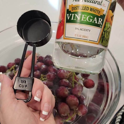 How To Wash Grapes, Clean Grapes, How To Store Grapes, Healthy Low Calorie Dinner, Canned Pears, Storing Fruit, Frozen Grapes, Baking Soda Cleaning, Storage Tips