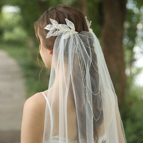 Wedding Veil Hair, Romantic Wedding Veil, Veil Hair, Bridal Veils And Headpieces, Veils Wedding, Wedding Veils Short, Hair Piece Wedding, Beaded Veils, Wedding Bridal Veils