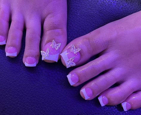 nail tech: extendomami Butterfly Toe Nail Designs, Butterfly Toe Nails, French Tip Toes, Designer Nails, Acrylic Toe Nails, Acrylic Toes, Pedicure Designs, Nail Style, Toe Nail Designs