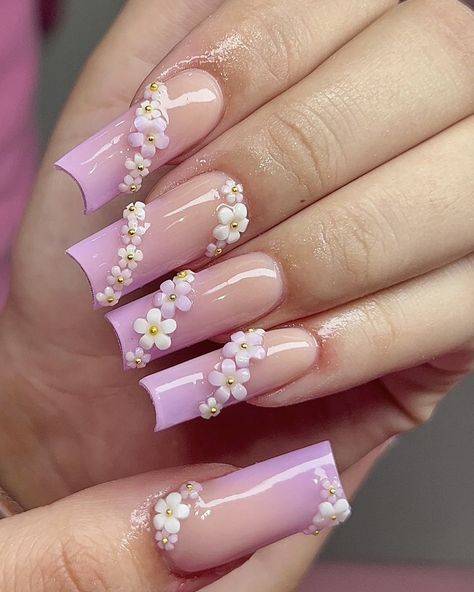 nails by: nailsxlizeth_ on insta <3 Purple Nails Ideas Short, Flower Charms On Nails, Sanrio Duck Nails, Flower Charm Nail Designs, Rhine Stone Placement On Nails, Nails With Flower Charms, Purple Nail Designs With Charms, Flower Charm Nails, Nail Art With Charms