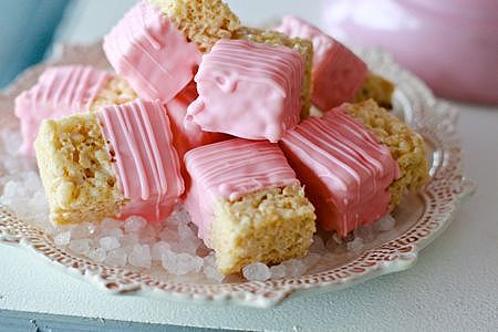 rice-krispy-treats-with-chocolate Shower Desserts, Wedding Sweets, Dessert Party, Baby Shower Desserts, Pink Chocolate, Rice Crispy Treats, Shower Food, Crispy Treats, Rice Krispie Treats