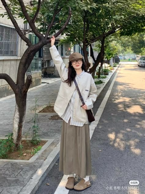 Korean Maxi Dress Outfit, Maxi Skirt Outfit Korean, Modest Outfits For School, Korean Spring Outfits, Outfit Rok, Summer Modest Outfits, Street Style Skirt, Rok Midi, Rok Outfit