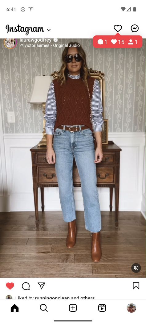 Wool Vest Outfit Woman, Denim Vest Winter Outfit, Light Blue And Brown Outfit, Blue Jean Vest Outfit, Light Brown Jeans Outfit, Brown Vest Outfits For Women, Texas Winter Outfits, Outfits Chalecos, Vest Outfits For Women Winter