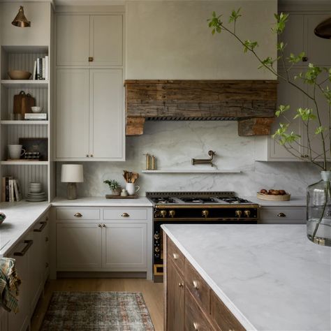 The Expert - Amber Interiors Kitchen Ideas Contemporary, White Stone Backsplash, Light Oak Cabinets, White Marble Backsplash, Amber Interiors Design, Patterned Tile Backsplash, White Tile Backsplash, Kitchen Backsplash Ideas, Personalized Kitchen