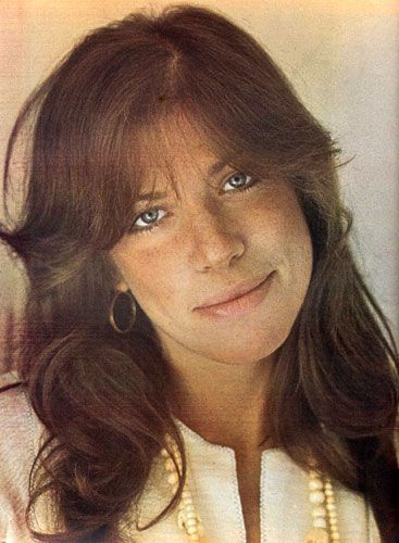 Carly Simon 70s, Carley Simon, You're So Vain, Carly Simon, Hippie Aesthetic, Music Pics, Female Musicians, A Yacht, One Eye