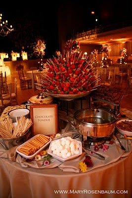 Chocolate fondue Fondue Station, Dessert Station Wedding, Dessert Fondue, Chocolate Dipping, Chocolate Dipping Sauce, Fondue Party, Dessert Station, Fruit Kabobs, Sweet Party