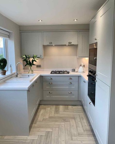 Kitchen goals 😍 We're obsessed with the classy and modern vibe our herringbone flooring gives to @amybates93 kitchen 🤍✨ Don't forget to tag us in your home transformations, we love to see them! 🫶 #wooltoncarpetcentre #flooringinspo #hometransformation #liverpoolflooring Howdens Slate Grey Kitchen, Howden Kitchen Ideas, Fitted Kitchen Ideas Modern, Howdens Dove Grey Kitchen, Howdens Bridgemere, Howdens Elmbridge Kitchen, Howdens Pebble Kitchen, Elmbridge Howdens, Kitchen Colours 2024