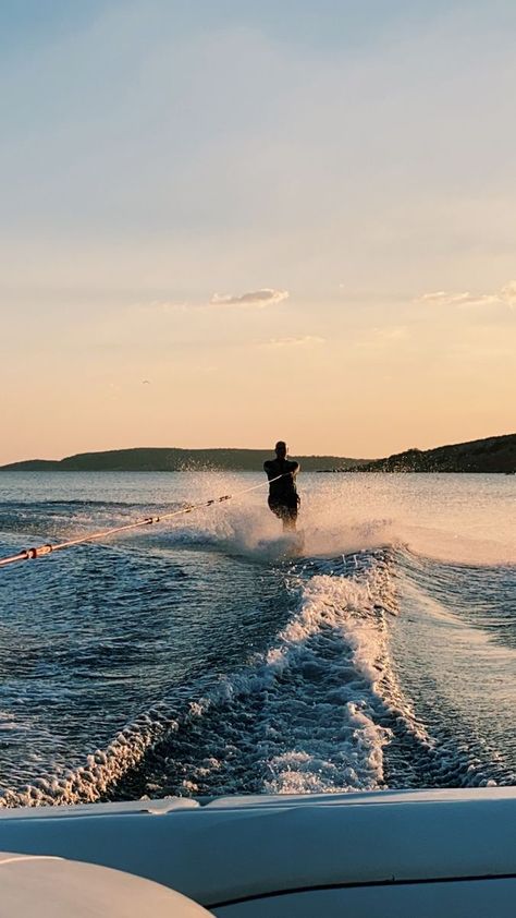 Water Ski Aesthetic, Water Skiing Aesthetic, Aesthetic Skiing, Hawaii Water, Skiing Photography, Outfit Ideas Work, Travel Outfit Ideas, Slalom Skiing, Skiing Aesthetic