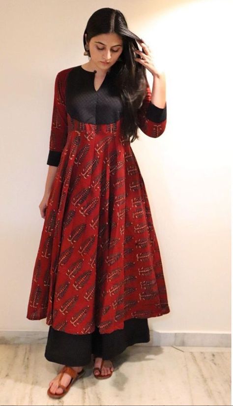 Beautiful cotton kurta shirts Designe Ikkat Dress Designs Women, Cotton Long Dress Indian, Jute Silk Kurti Designs, Ikkat Anarkali Kurta Designs, Flare Kurti Designs, Flared Kurti Designs, Frock Designs For Women Casual, Ikkat Kurti Designs, Simple Anarkali