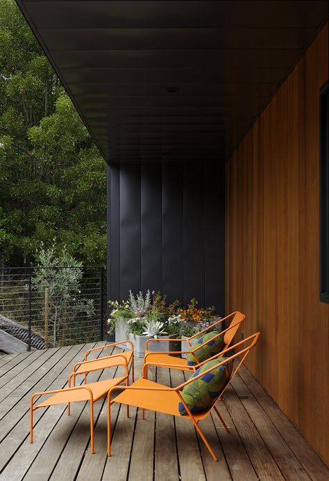 Mcm Backyard, Steel Lounge Chair, Dwell Magazine, Wooden Deck, Casa Exterior, Backyard Inspo, Concrete Planters, Outdoor Kitchen Design, Modern Outdoor