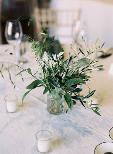 Spring Wedding Centerpieces, Greenery Wedding Centerpieces, White Linens, Greenery Centerpiece, Deco Champetre, British Wedding, Unique Wedding Flowers, Wedding Floral Centerpieces, Flower Centerpieces Wedding