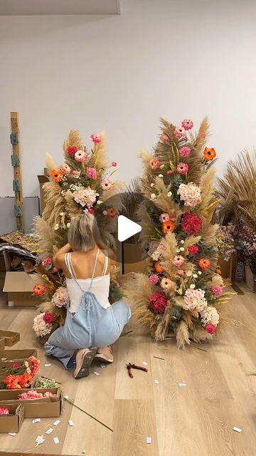 Rose Morning on Instagram: "🌸Create your own unique floral arch! 

✨ DIY made easy to bring beauty to every corner of your life.

Video credit @ilucreaciones 

 #DIYArch #FloralDecor #CreativeLiving"" Floral Installation, Life Video, Floral Arch, Creative Living, Floral Decor, Make It Simple, Create Yourself, Arch, Create Your