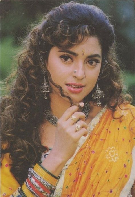 Retro Hairstyles 90s, 90s Bollywood Actress, Vintage Bollywood Aesthetic, 90’s Hairstyles, Juhi Chawla, Bollywood Hairstyles, 90s Hairstyles, Vintage Bollywood, Madhuri Dixit