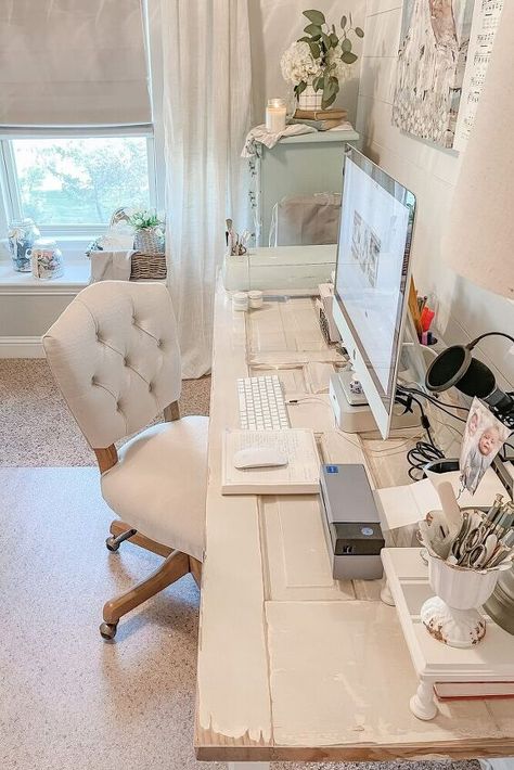 Home Office Inspiration Desk In Middle, Shabby Chic Home Office, Floral Office Decor, Desk Not Against Wall, Old Door Desk, Country Office Decor, French Country Office, Farmhouse Home Office, Studio In Casa