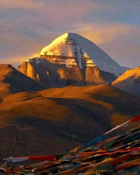 Kailash Mountain, Kailash Mansarovar, Pookalam Design, Mount Kailash, Happy Diwali Wishes Images, Tibet Travel, Lovely Good Night, Art Learning, Shiva Pics