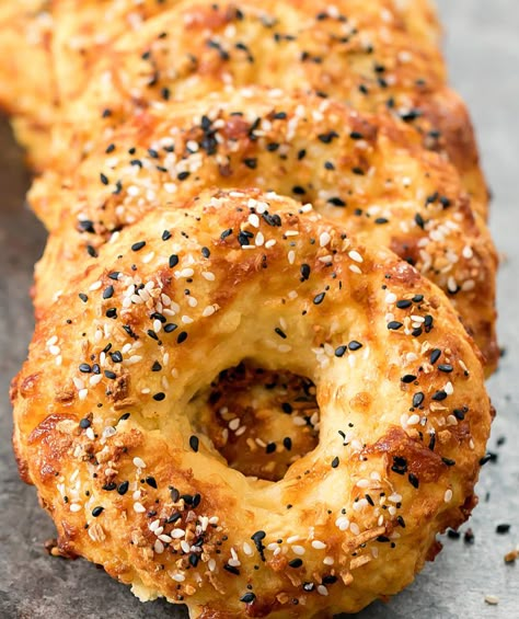 Low Carb Bagels, Keto Bagels, Bagel Recipe, Everything Bagel, Keto Bread, Cauliflower Recipes, Keto Breakfast, Bagels, Low Carb Keto