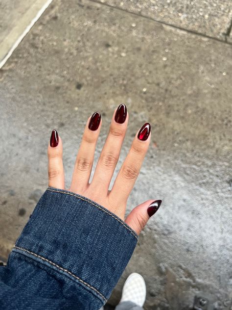 Vampire Nails Coffin Shape, Short Autumn Gel Nails, Vampire Short Nails, Vampire Gel Nails, Vampire Diaries Inspired Nails, Red Halloween Nails Short, Vampire Blood Nails, Interview With The Vampire Nails, Salvatore Nails