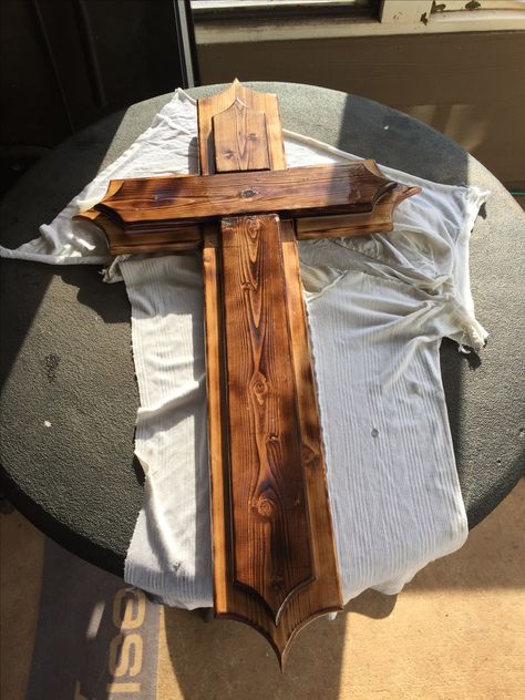 Grave marker. Wooden cross. Grave Cross Wooden, Diy Wooden Cross For Grave, Diy Grave Markers Ideas, Wooden Crosses Diy For Grave Site, Gravesite Ideas, Wooden Crosses Diy, Crosses Diy, Wood Crosses Diy, Outdoor Cross