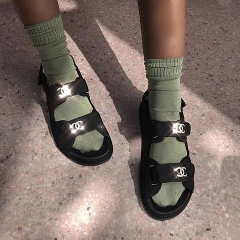 Catty Noir, Chanel Sandals, Shoe Inspo, Aesthetic Shoes, Socks And Sandals, Moda Vintage, Look Vintage, Green Aesthetic, Looks Style