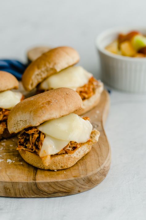 Sliders Freezer Meal, Chicken Parmesan Sliders Recipe, Instant Pot Chicken Parmesan, Slow Cooker Chicken Parmesan, Parmesan Sliders, Sliders Easy, Chicken Parmesan Sliders, Chicken Freezer Meals, Meals Chicken