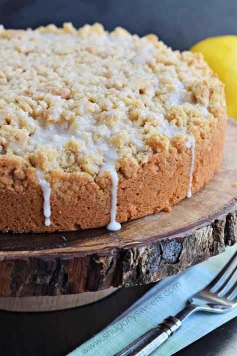 Lemon Crumb Cake with a creamy lemon cheesecake filling! Perfect for holidays or brunch! Lemon Cheesecake Filling, Lemon Crumb Cake, Lemon Crumble, Crumb Coffee Cakes, Cheesecake Filling, Coffee Cake Recipes, Crumb Cake, Lemon Cheesecake, Lemon Desserts