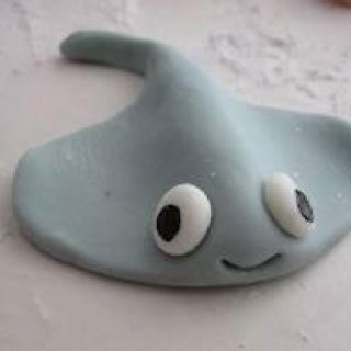 STINGRAY Easy Clay Sea Animals, Stingray Birthday Cake, Air Dry Clay Stingray, Clay Ocean Animals, Fish Clay Art, Clay Stingray, Homemade Garlic Naan, Garlic Naan Bread, Clay Art For Kids