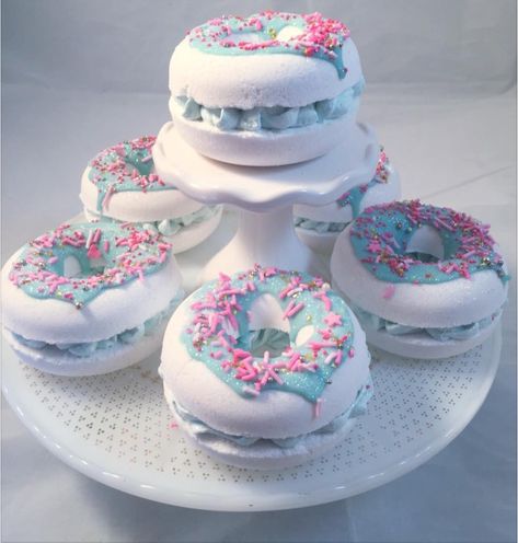 Glazed Doughnut, Dessert Soap, Săpunuri Handmade, Soap Cake, Glazed Doughnuts, Handmade Soap Recipes, Sugar Scrub Recipe, Dessert Candles, Bath Bomb Recipes