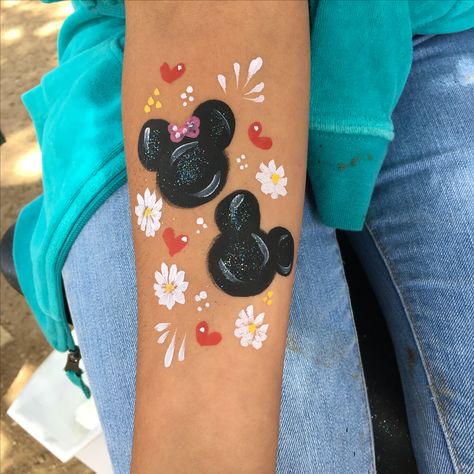 Disney Face Paint Easy, Easy Face Painting Ideas For Kids Simple, Mickey Mouse Face Paint, Disney Face Paint, Face Painting Mini Mouse, Arm Face Paint, Painting Craft Ideas, Minnie Mouse Face Painting, Mouse Face Paint